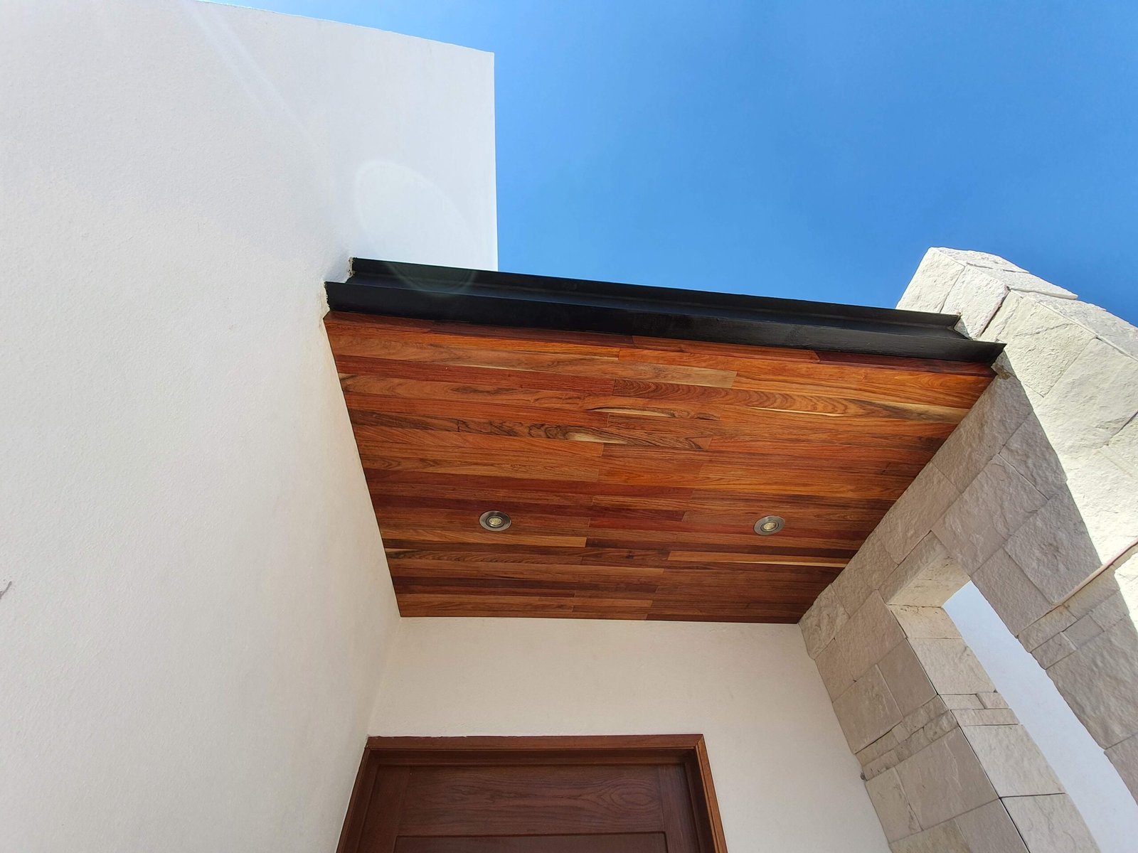 Decks de madera: la mejor opción para transformar tus espacios exteriores